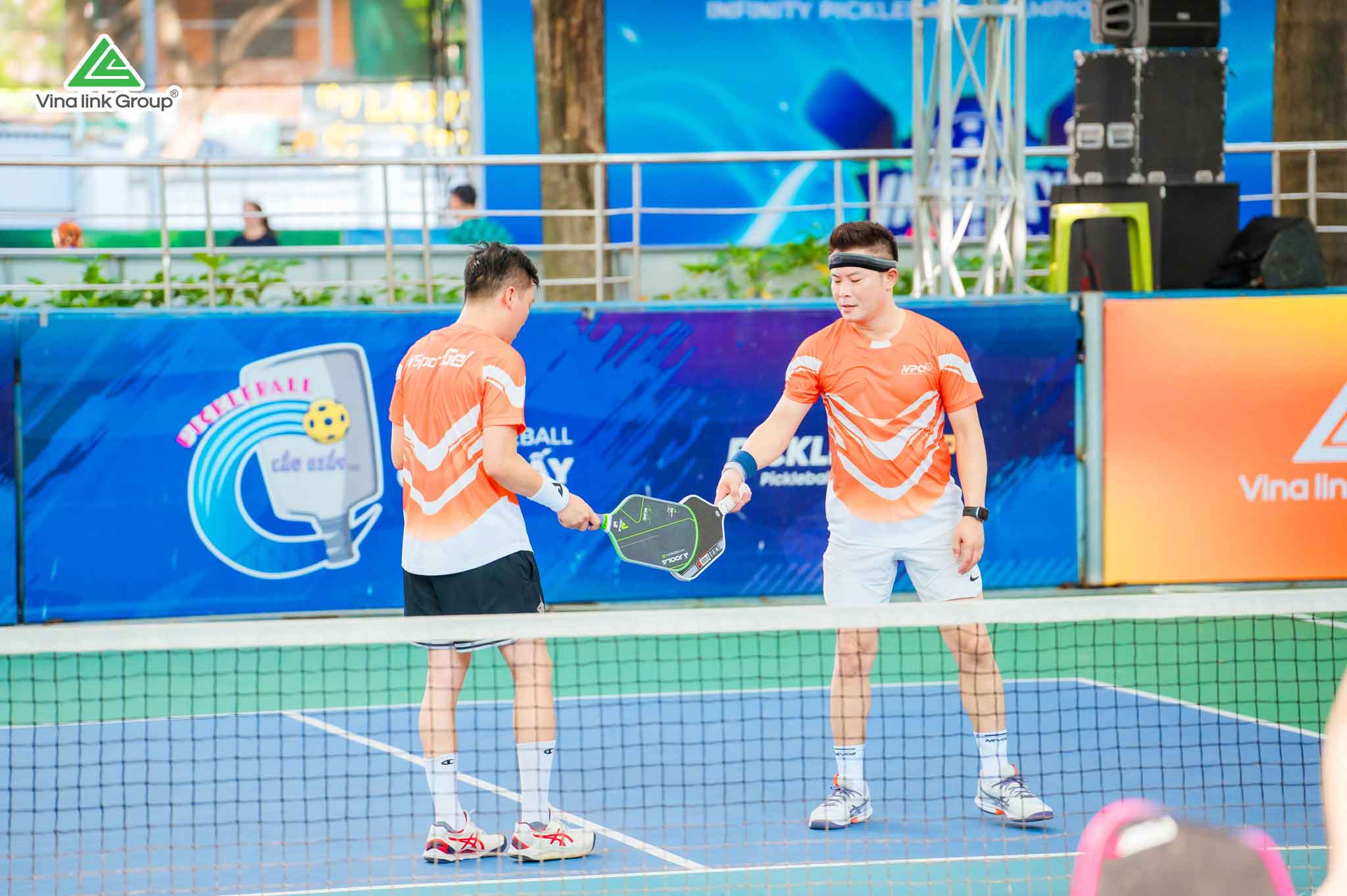 Tinh thần đoàn kết giữa các vận động viên tham gia giải đấu Vinalink Heritage Open Cup Tinh thần đoàn kết giữa các vận động viên tham gia giải đấu Vinalink Heritage Open Cup